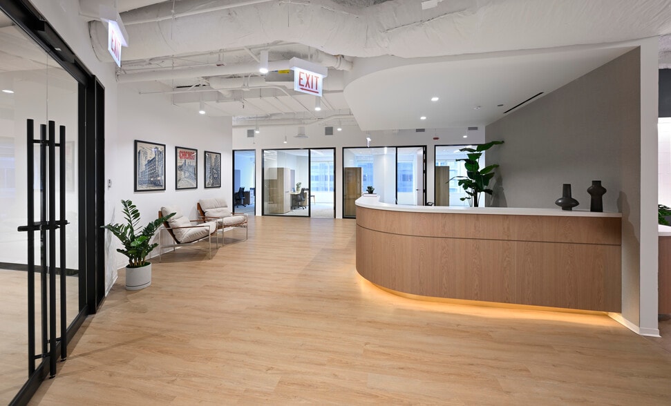 More Photos Of 200 S Wacker Dr, Chicago Office For Lease