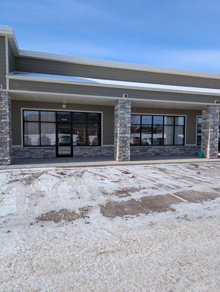 More Photos Of 4236 London Rd, Eau Claire Flex For Lease
