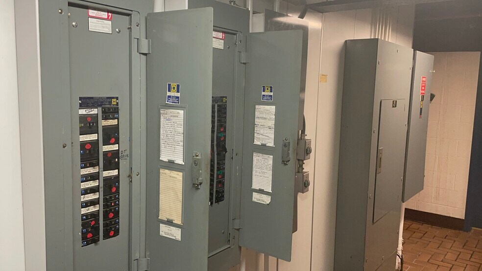 More Photos Of 17431 Dix Rd, Melvindale Fast Food For Lease