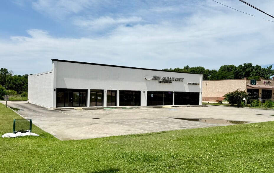 More Photos Of 18413 Highway 105 W, Montgomery Unknown For Sale