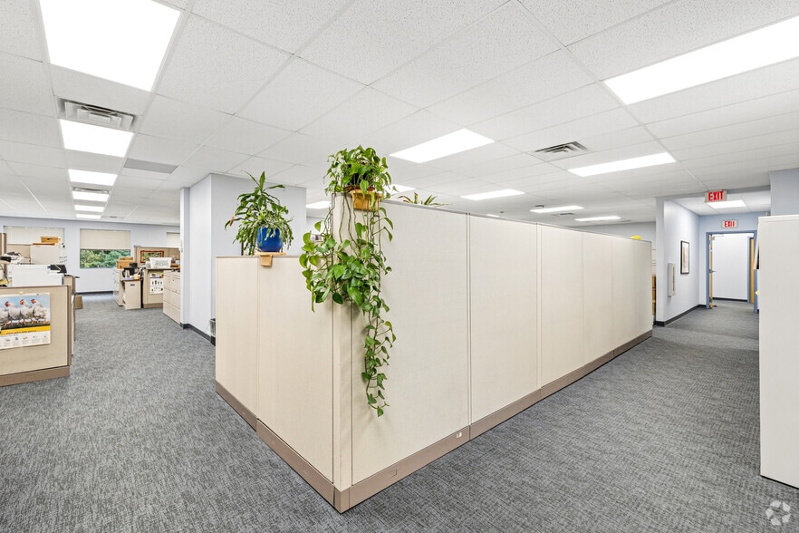 More Photos Of 10B Airline Dr, Albany Office For Sale