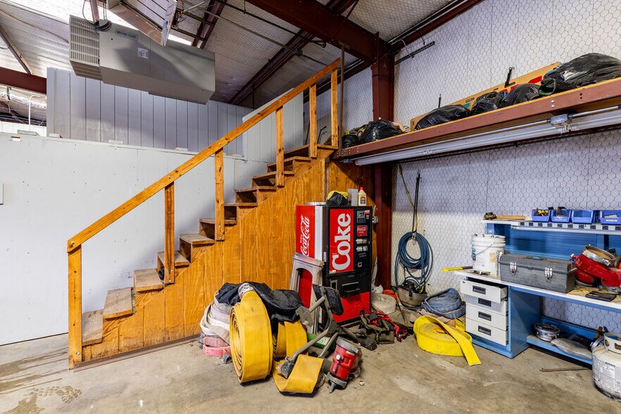 More Photos Of 101 Ewing St, Ferris Police Fire Station For Sale