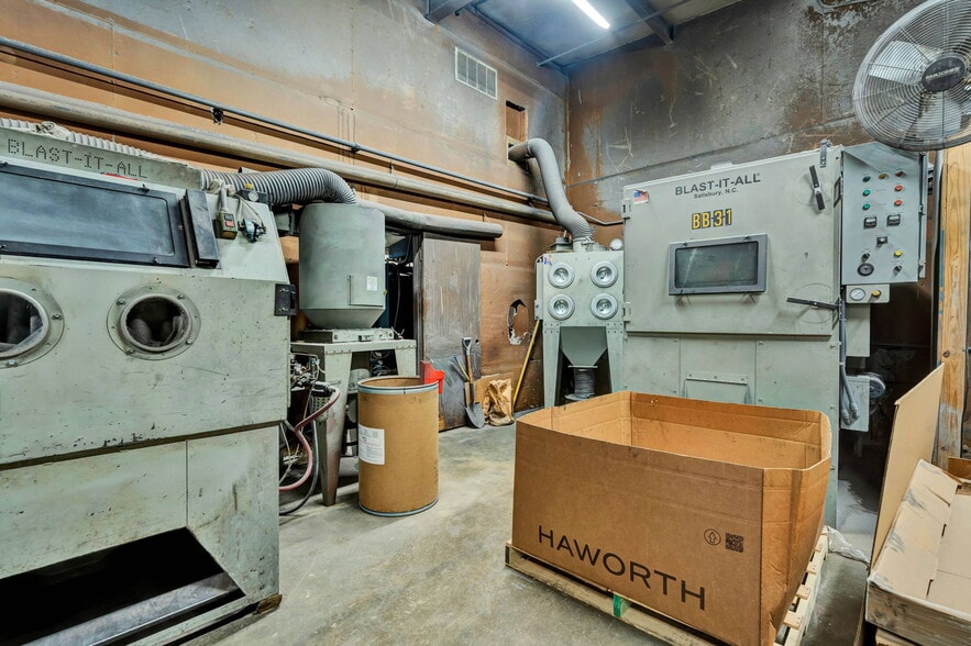 More Photos Of 2450 Riverside Drive, Chattanooga Warehouse For Sale