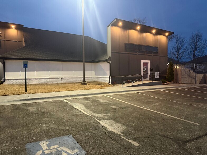 More Photos Of 2060 Orchard St, Springdale Medical For Lease