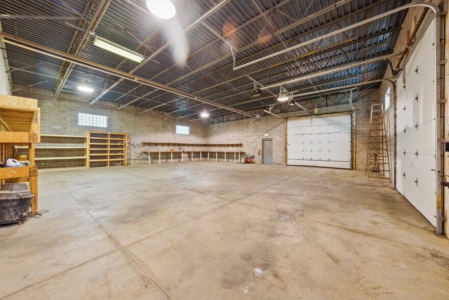 More Photos Of 9552 York Alpha Dr, North Royalton Service For Sale