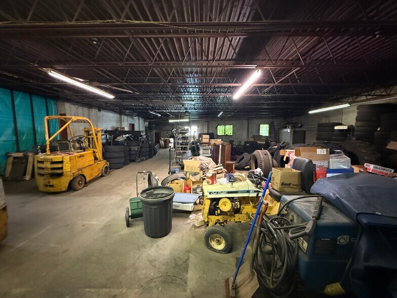 More Photos Of 622 13th St, Franklin Auto Repair For Sale