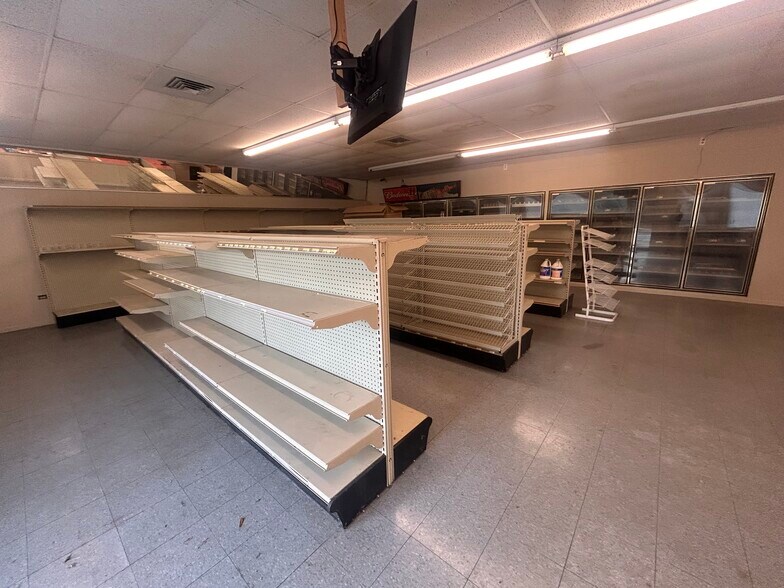 More Photos Of 6523 Harrietts Bluff Rd, Woodbine Freestanding For Sale