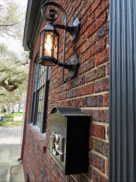 More Photos Of 134 Houston St, Savannah Freestanding For Lease