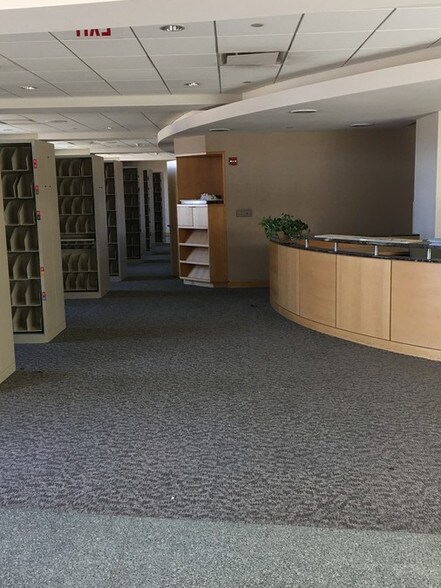 More Photos Of 901-934 Center St, Elgin Hospital For Sale