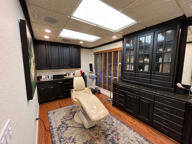 More Photos Of 6600 10th Ave N, Saint Petersburg Medical For Sale