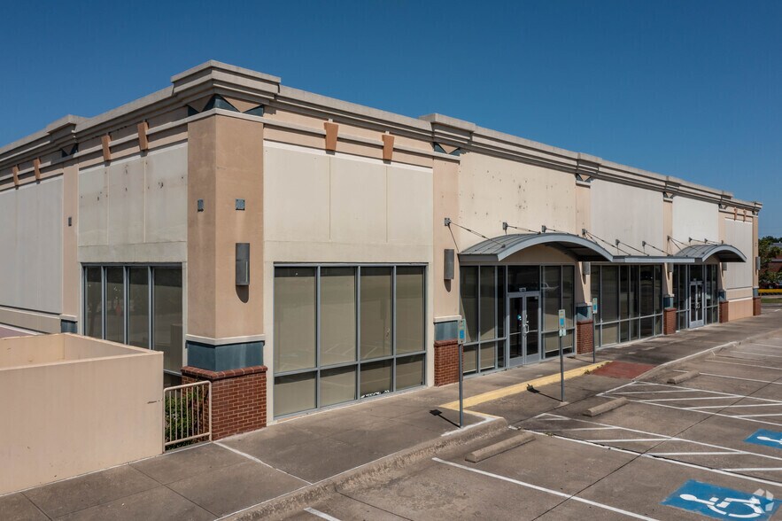 Primary Photo Of 18775 Lyndon B Johnson Fwy, Mesquite Freestanding For Lease