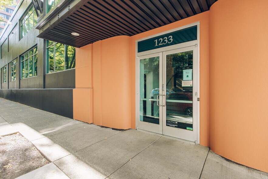 More Photos Of 1233 NW 12th Ave, Portland Office For Lease