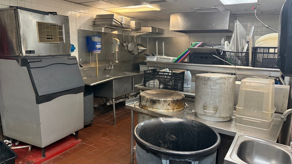 More Photos Of 2313 IH 35, Austin Restaurant For Lease