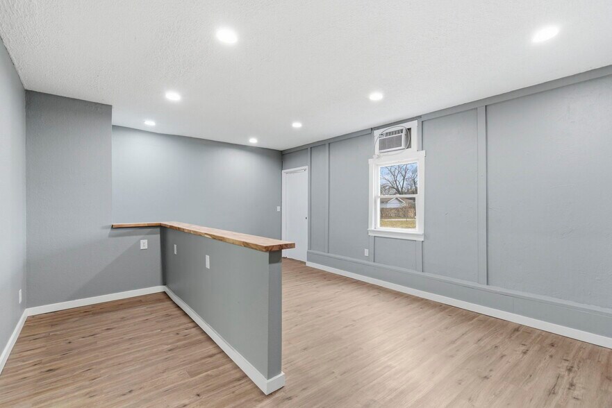 More Photos Of 1424 E Florida St, Springfield Light Manufacturing For Lease