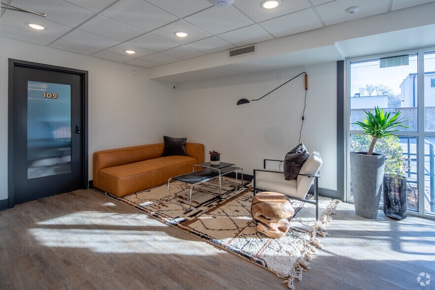 More Photos Of 4007 Delaware Ave, Nashville Office For Lease