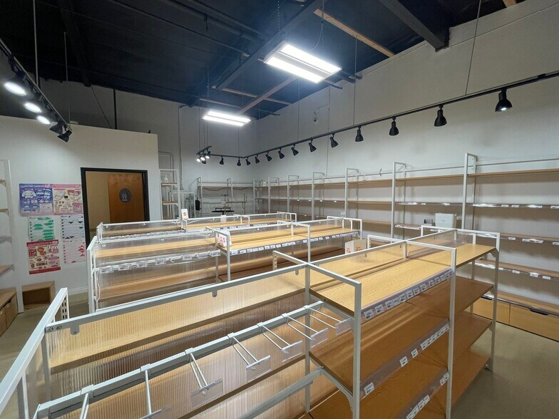 More Photos Of 208 Technology Dr, Irvine Light Distribution For Lease