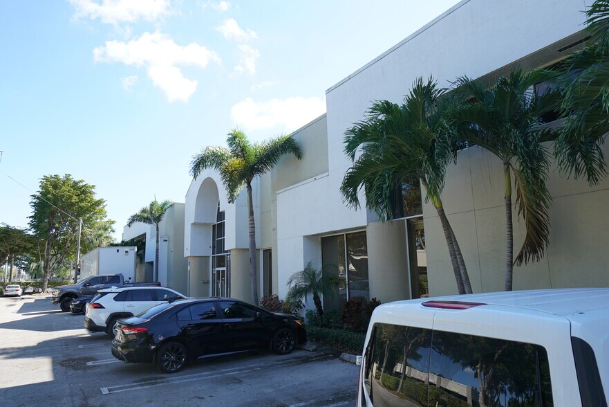 More Photos Of 2150 NW 33rd St, Pompano Beach Warehouse For Sale