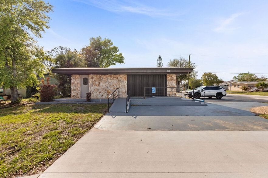 More Photos Of 111 N Fiske Blvd, Cocoa Office For Sale