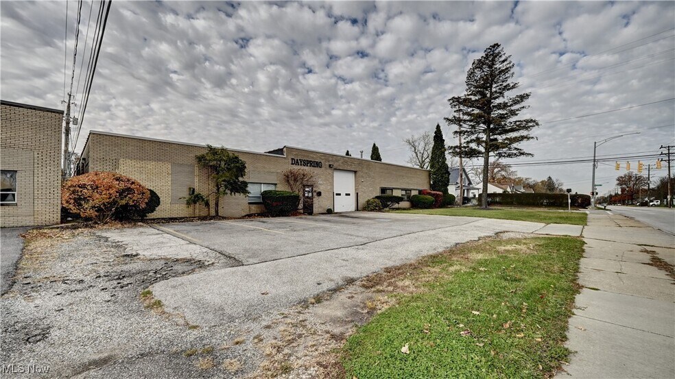 More Photos Of 422 S Green Rd, South Euclid Warehouse For Sale