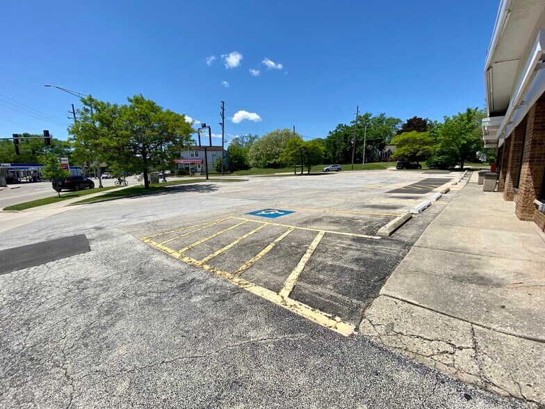 More Photos Of 301 N Cass Ave, Westmont Storefront Retail Office For Lease