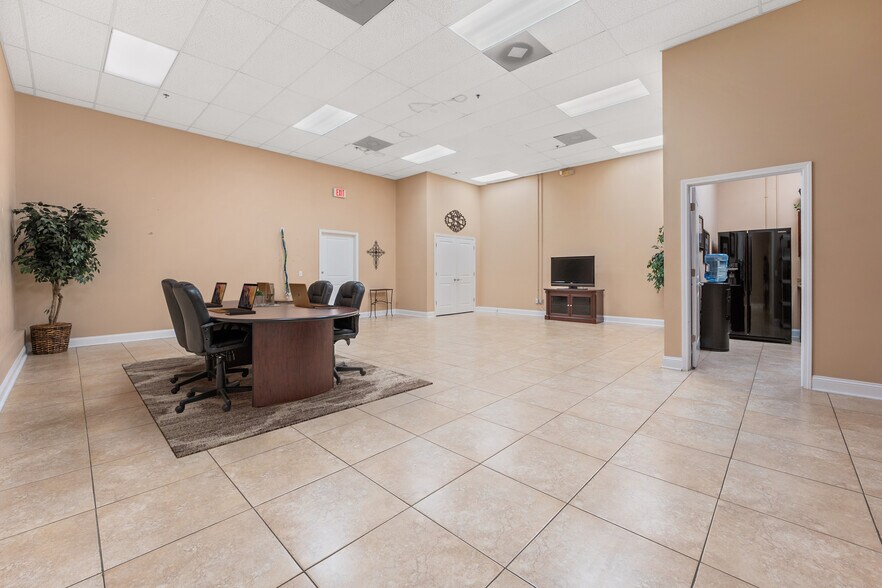 More Photos Of 310 Commerce Lake Dr, Saint Augustine Light Distribution For Lease