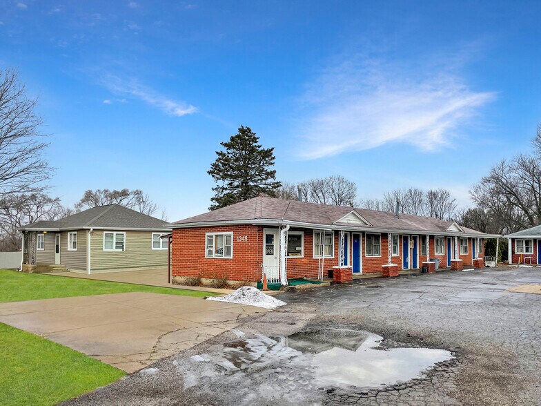 More Photos Of 1355 N State St, Belvidere Hotel For Sale