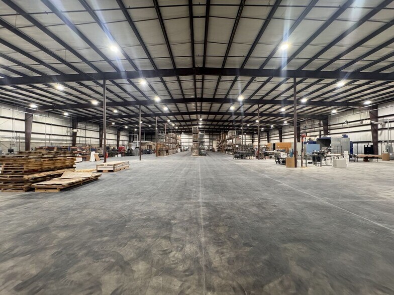 More Photos Of 490 Sam Rayburn Pky, Lenoir City Manufacturing For Lease