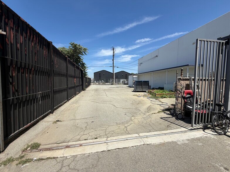 More Photos Of 4916 Cecilia St, Cudahy Warehouse For Sale
