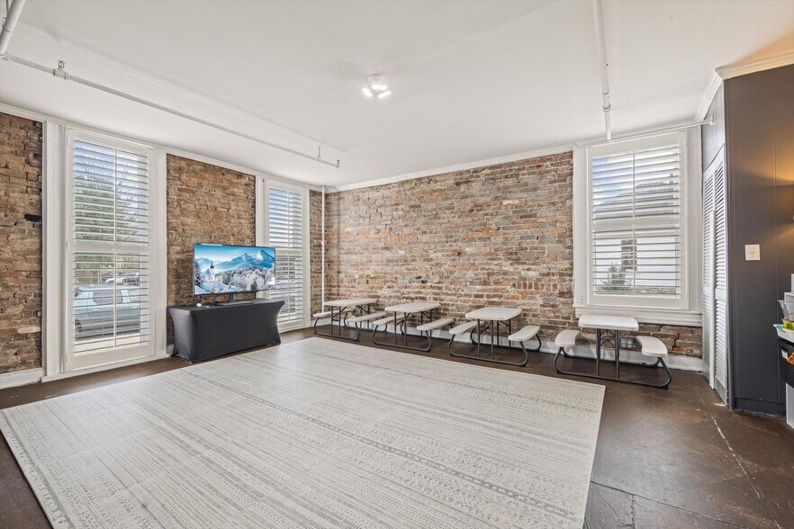 More Photos Of 236 2nd Ave S, Franklin Storefront Retail Office For Sale