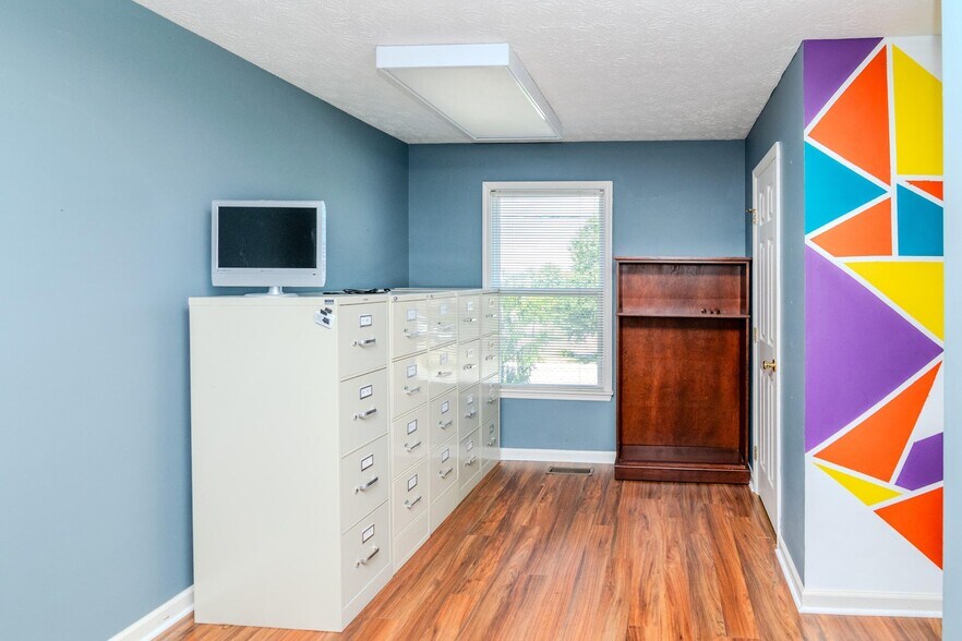 More Photos Of 100-102 Consumer Ln, Frankfort Office For Sale