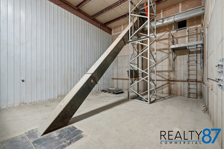 More Photos Of 1004 Grant St, Manchester Warehouse For Sale