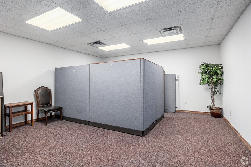 More Photos Of 2421 Wilcox Dr, Norman Office For Sale