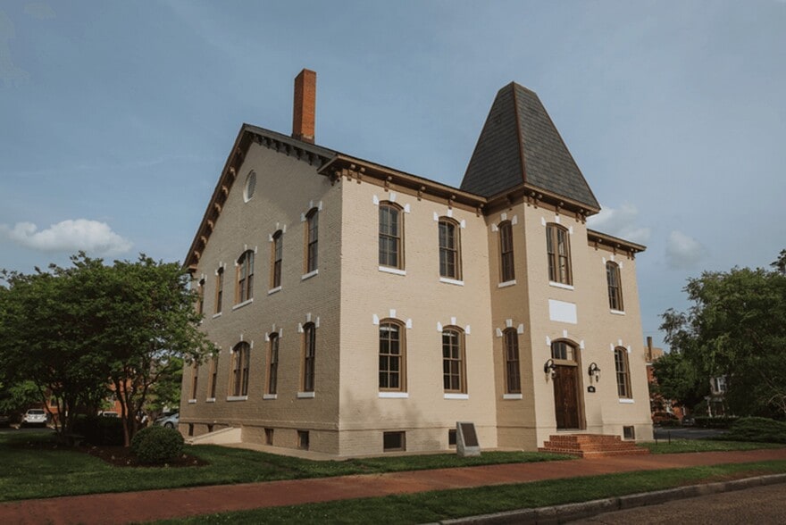 More Photos Of 441 Washington St, Portsmouth Office Residential For Sale