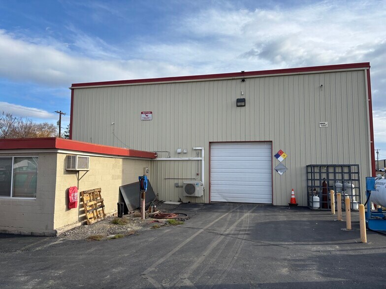 More Photos Of 723 W Deschutes Ave, Kennewick Industrial For Sale