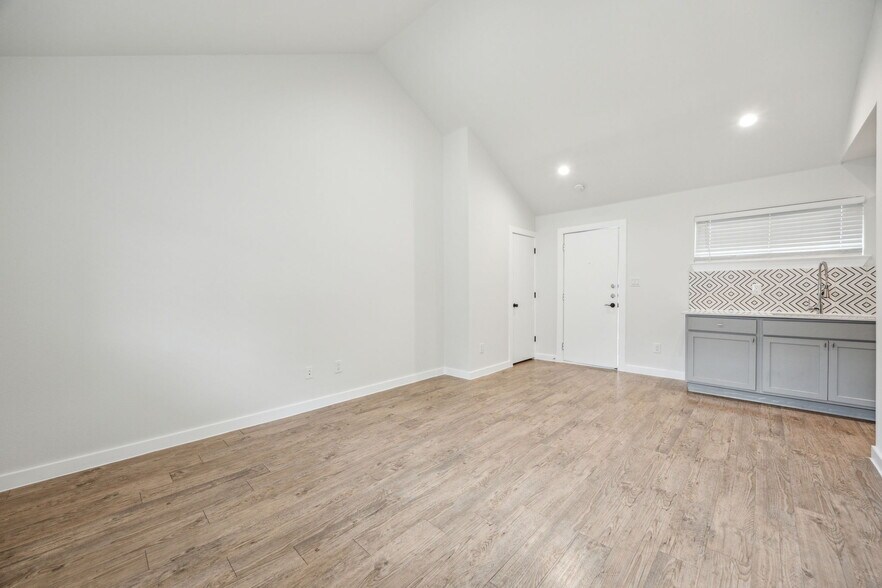 More Photos Of 5018 San Jacinto St, Dallas Apartments For Sale