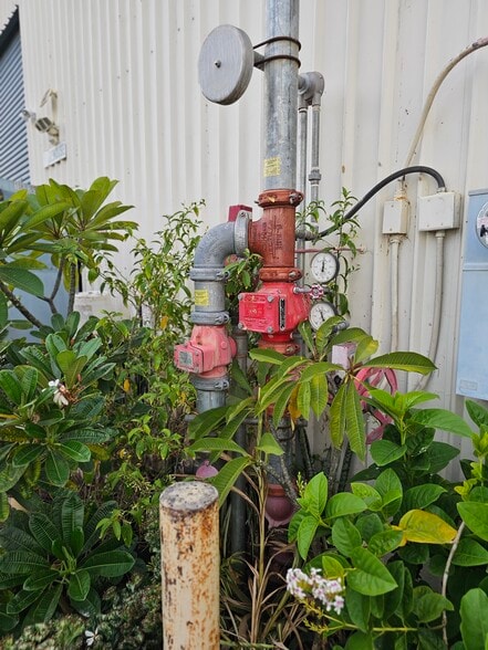 More Photos Of 96-1276-1276 Waihona St, Pearl City Warehouse For Lease