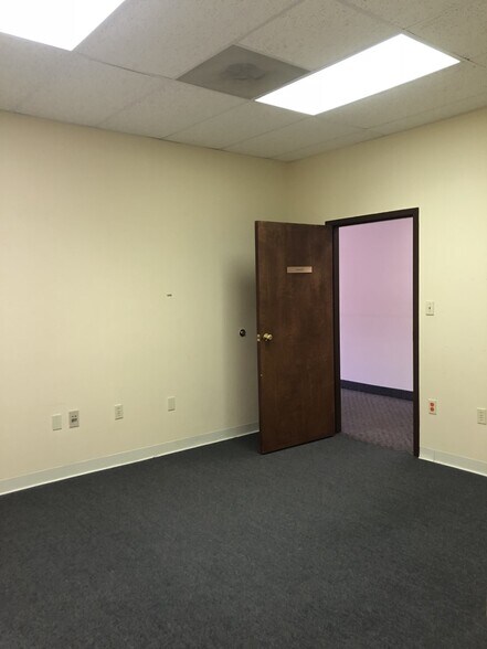 More Photos Of 860 Broad St, Emmaus Light Manufacturing For Lease