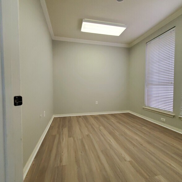 More Photos Of 401 Harwood Rd, Bedford Medical For Lease