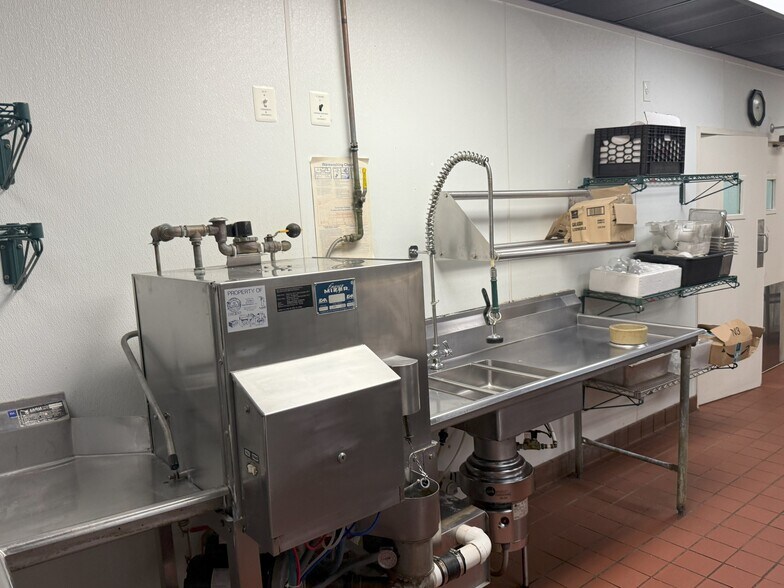 More Photos Of 790 Station St, Herndon Loft Creative Space For Lease