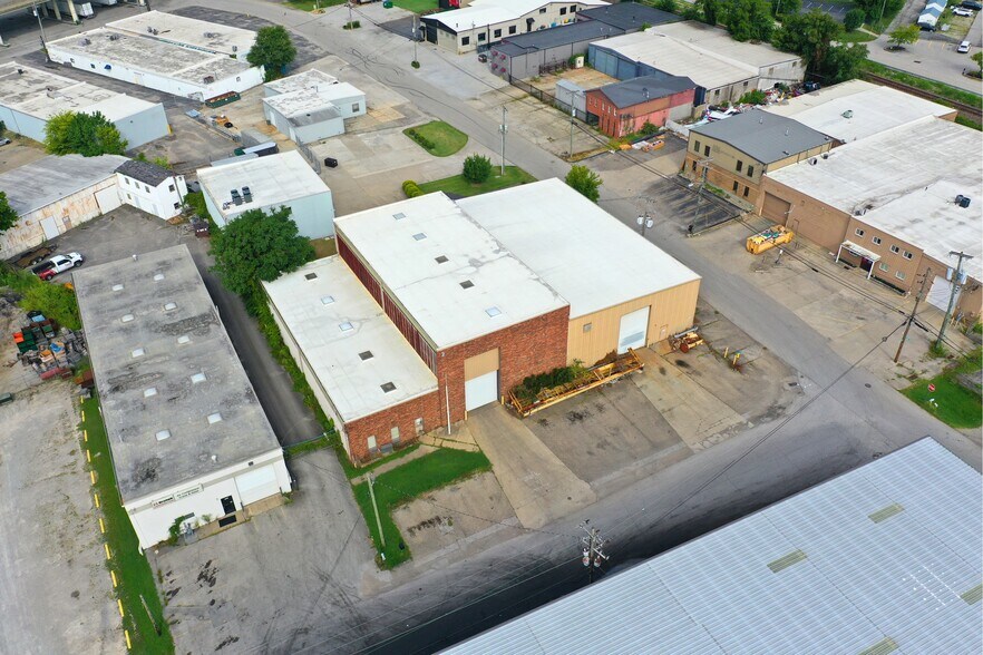 More Photos Of 4504 Illinois Ave, Louisville Warehouse For Sale