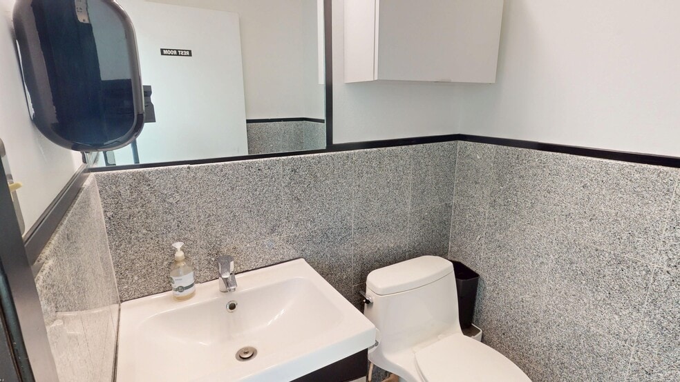 More Photos Of 4212 Medical Pky, Austin Medical For Sale