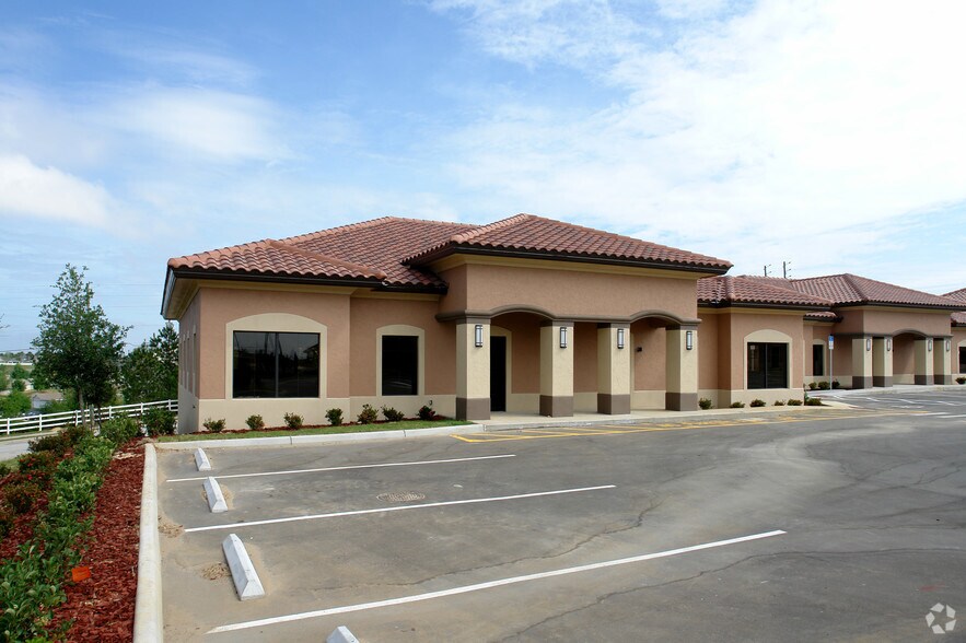 More Photos Of 805 Oakley Seaver Dr, Clermont Medical For Lease