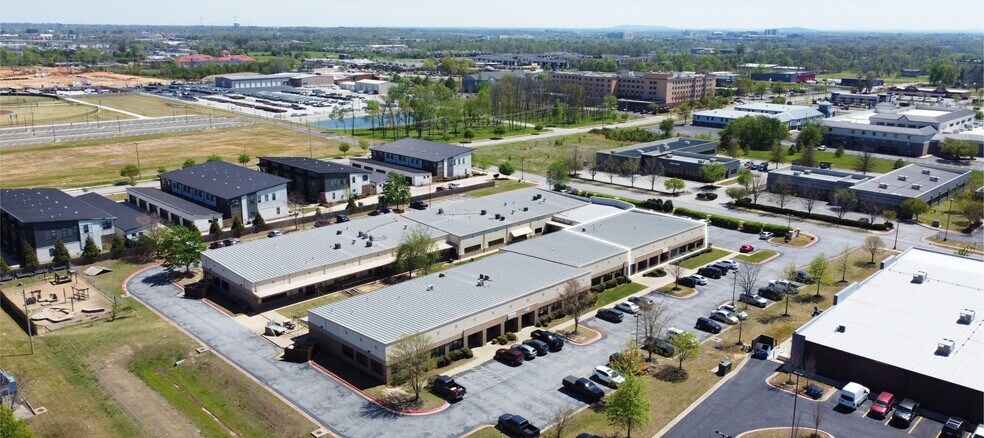 More Photos Of 211 SE 34th St, Bentonville Office For Lease