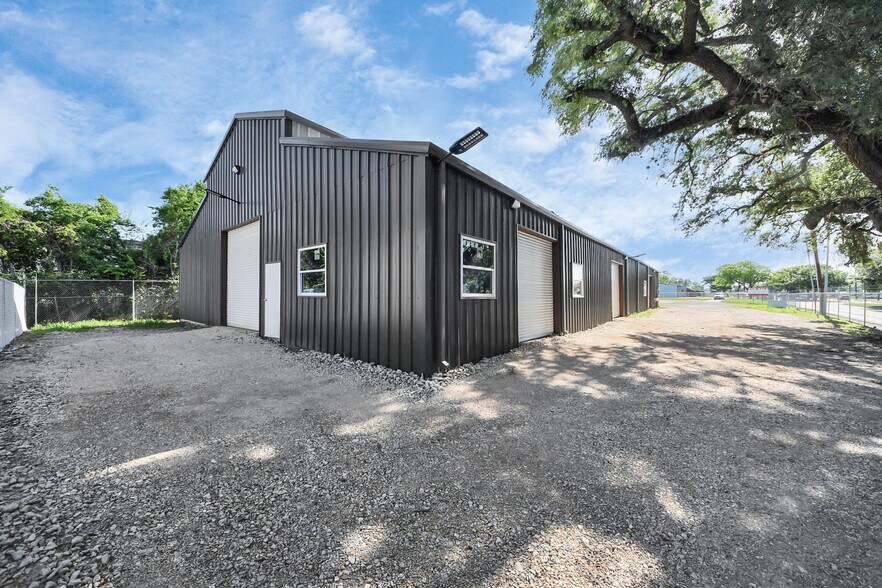 More Photos Of 11980 Alief Clodine Rd, Houston Light Distribution For Sale