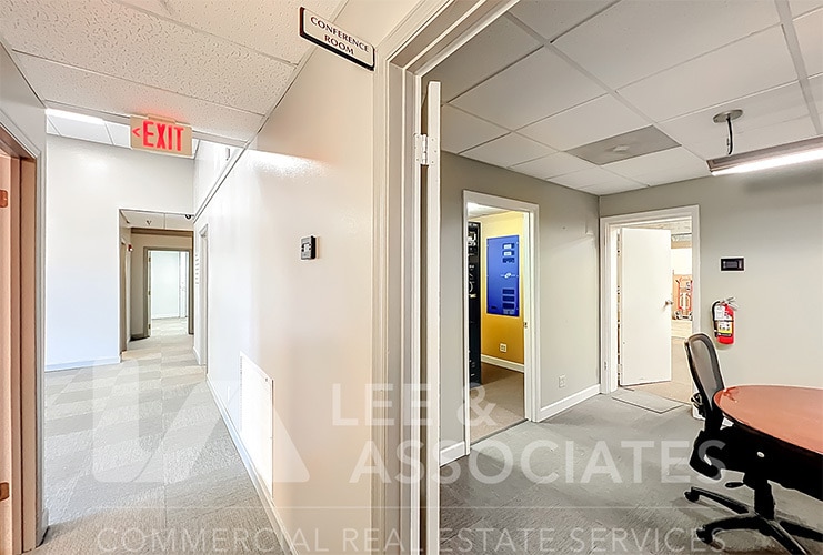 More Photos Of 770 W Bay St, Winter Garden Flex For Lease