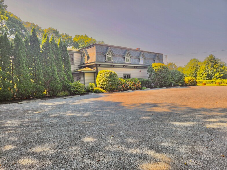 More Photos Of 370 Manor Ln, Jamesport Restaurant For Sale