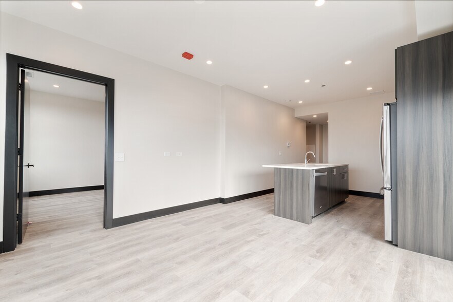 More Photos Of 1123 W Randolph St, Chicago Apartments For Lease