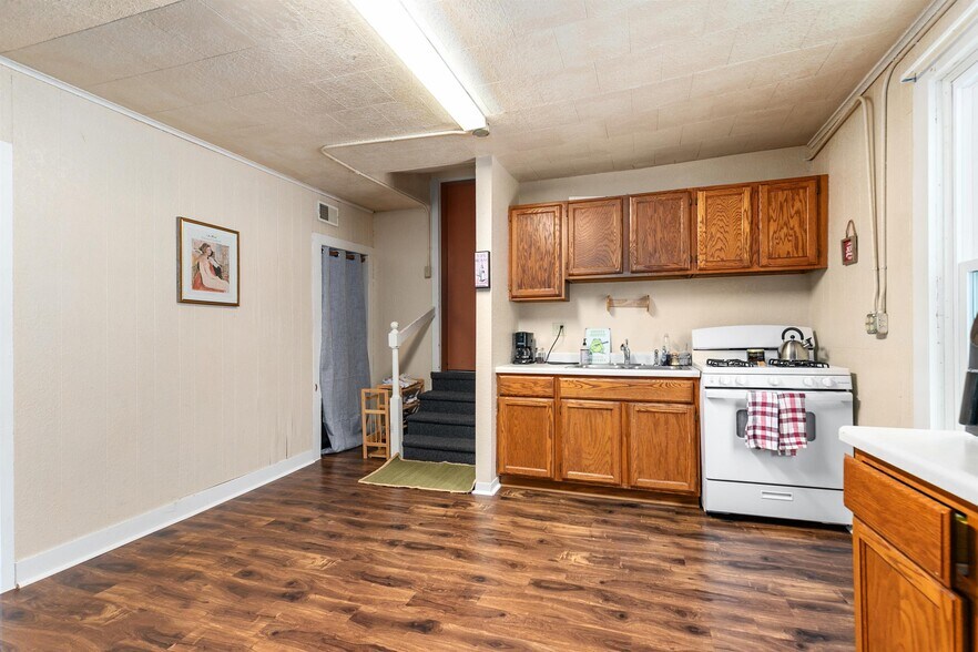 More Photos Of 1027 S Main St, Oshkosh Restaurant For Sale