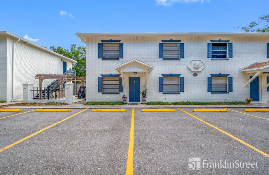 More Photos Of 7802-7806 Colonial Club Ct, Riverview Apartments For Sale