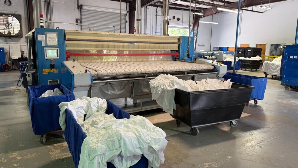 More Photos Of 1321 W 53rd St, Mangonia Park Warehouse For Sale